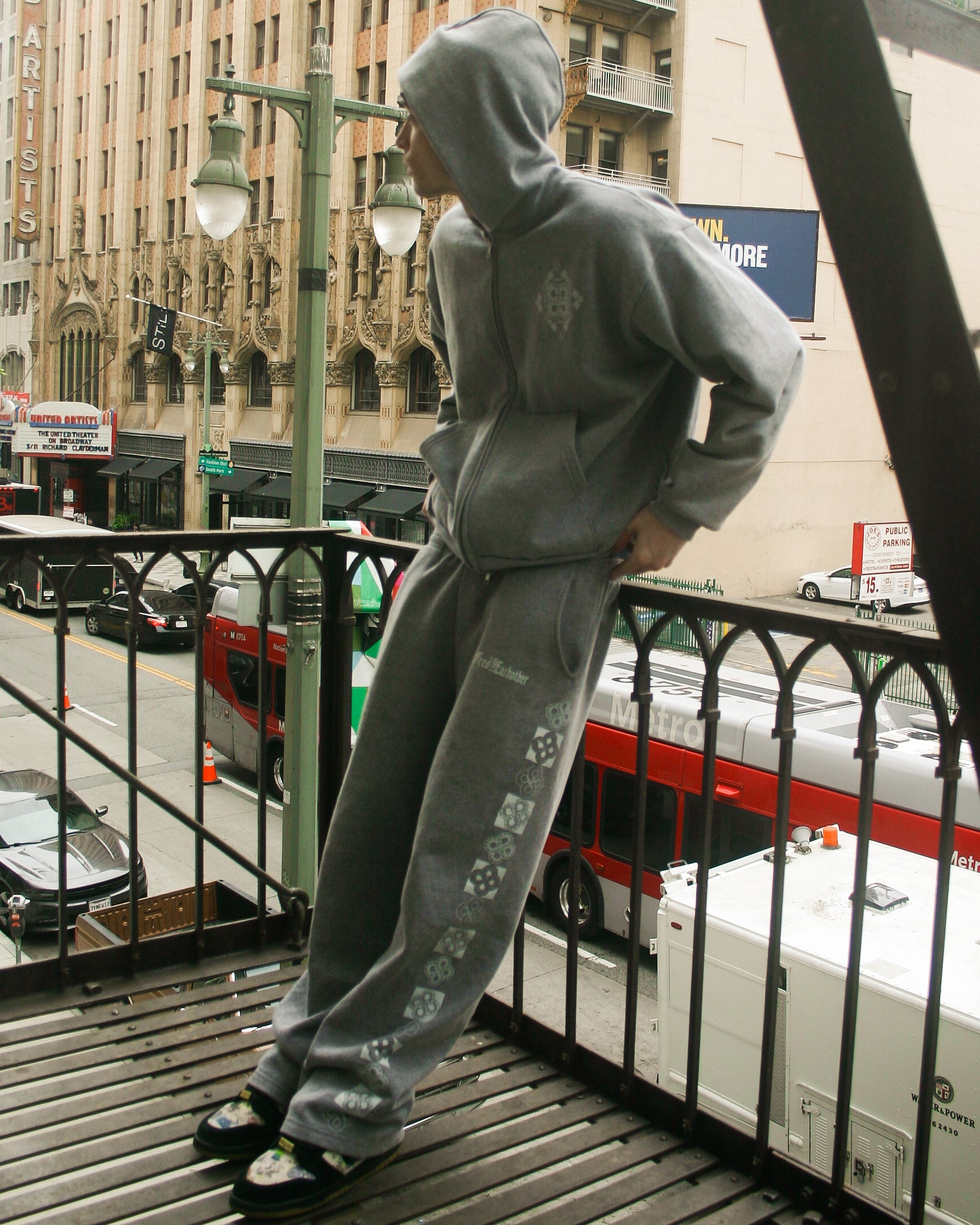 REPEATING HANDS SWEATPANTS - Feed Off Each Other