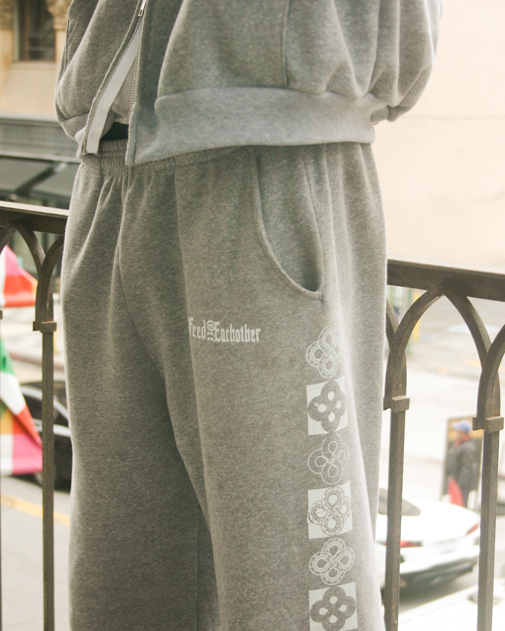 REPEATING HANDS SWEATPANTS - Feed Off Each Other