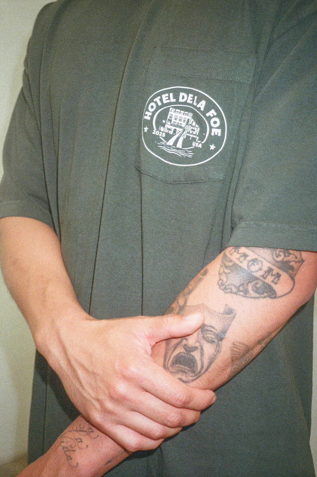 Cocktail T-SHIRT - Feed Off Each Other